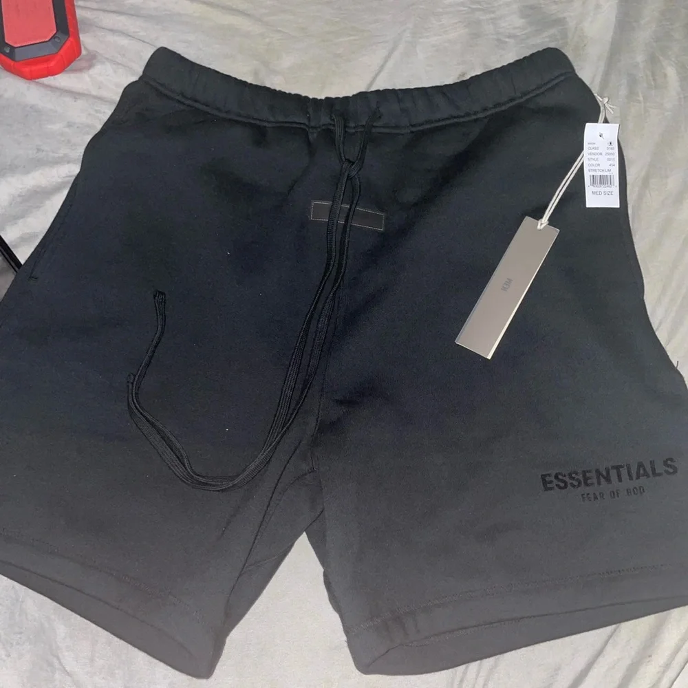Essentials Men's - Picture 1 of 2